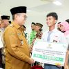 Gelar Safari Ramadan, Gubernur Andra Soni Beri Bantuan untuk Ustaz, Marbot hingga Pesantren