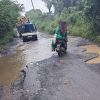 Pengendara Keluhkan Jalan Rusak Parah Diduga Kurang Perhatian di Jl. K.S. Tubun Kotabumi Selatan